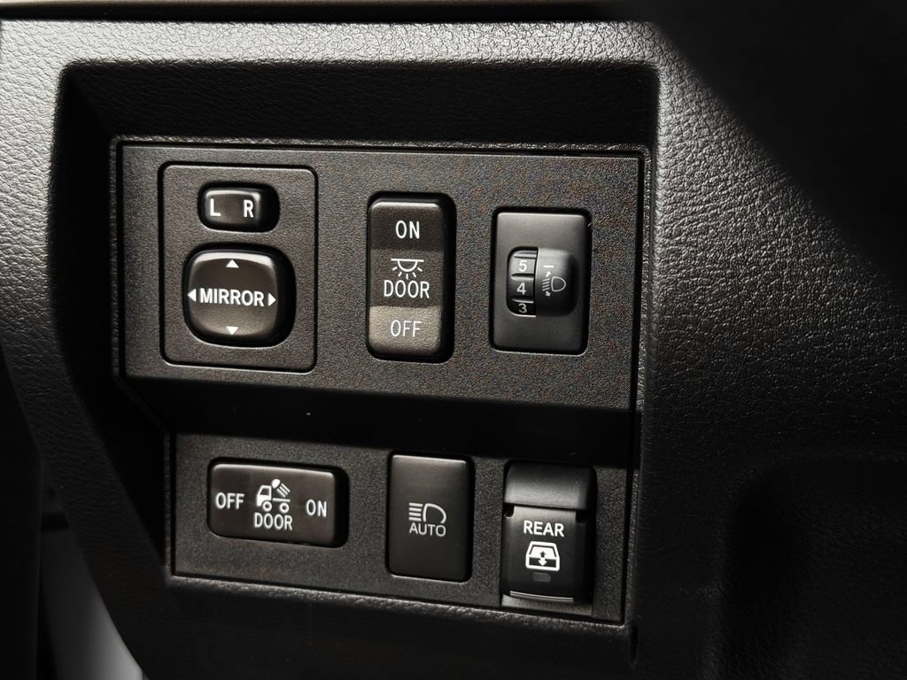 Used 2021 Toyota Tundra SR5 AWD/4WD image 31