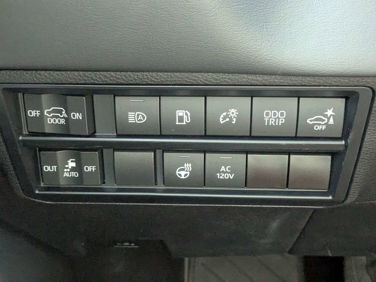 Used 2024 Toyota Sequoia Platinum AWD/4WD image 28