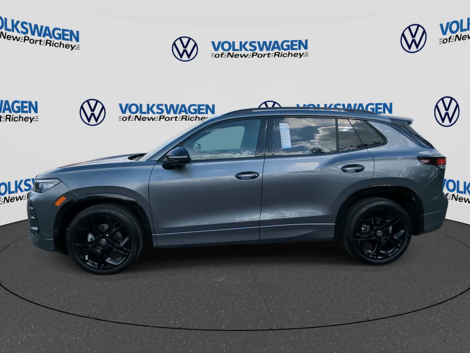 Used 2026 Volkswagen Tiguan SE R-Line FWD image 5