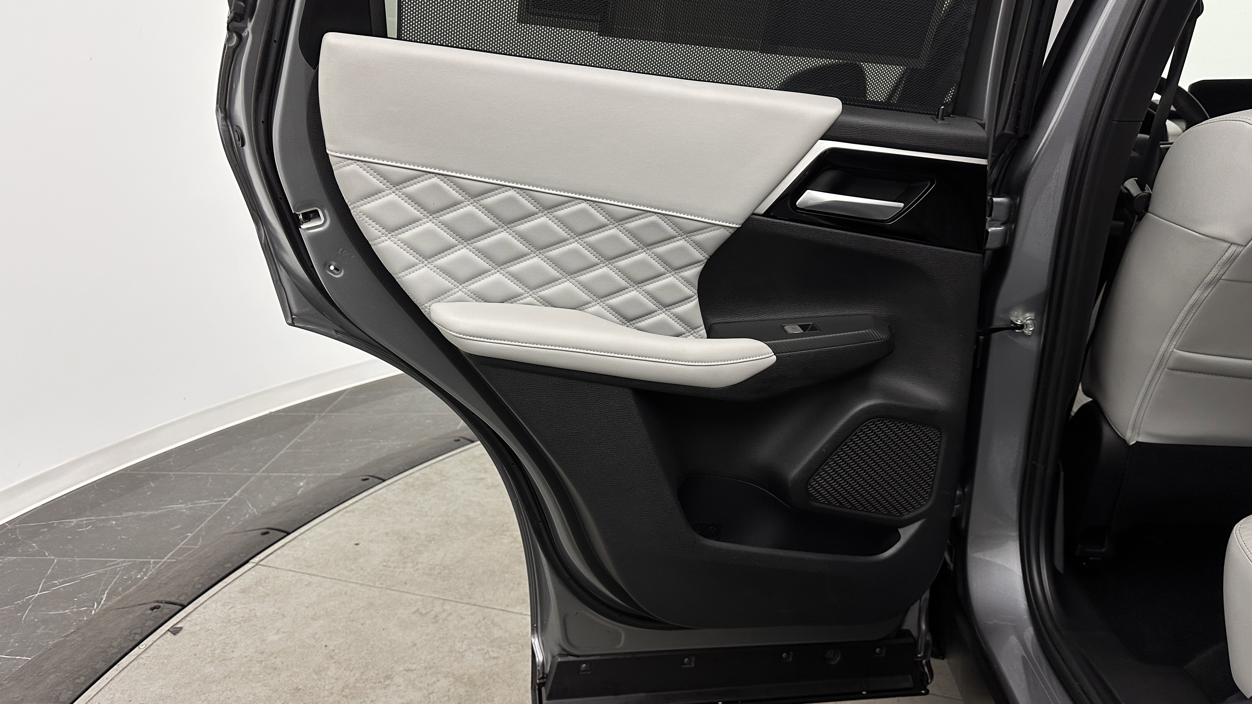 Used 2024 Mitsubishi Outlander SEL FWD image 24