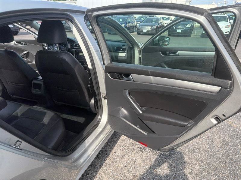 Used 2014 Volkswagen Passat 1.8T Wolfsburg Edition FWD image 18