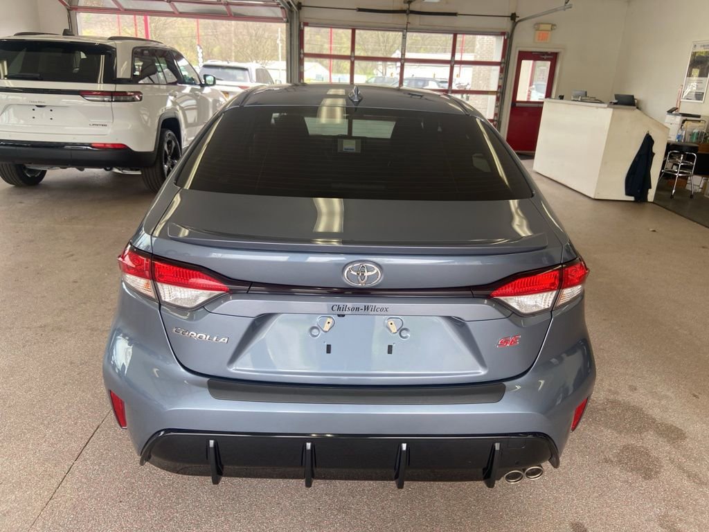 Used 2024 Toyota Corolla SE w/ SE Convenience Package FWD image 11