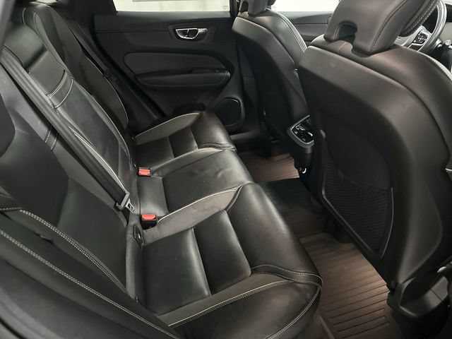 Used 2020 Volvo XC60 T5 R-Design AWD/4WD image 18
