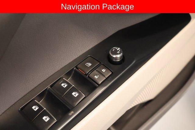 Used 2020 Toyota Camry XLE w/ Navigation Package image 10