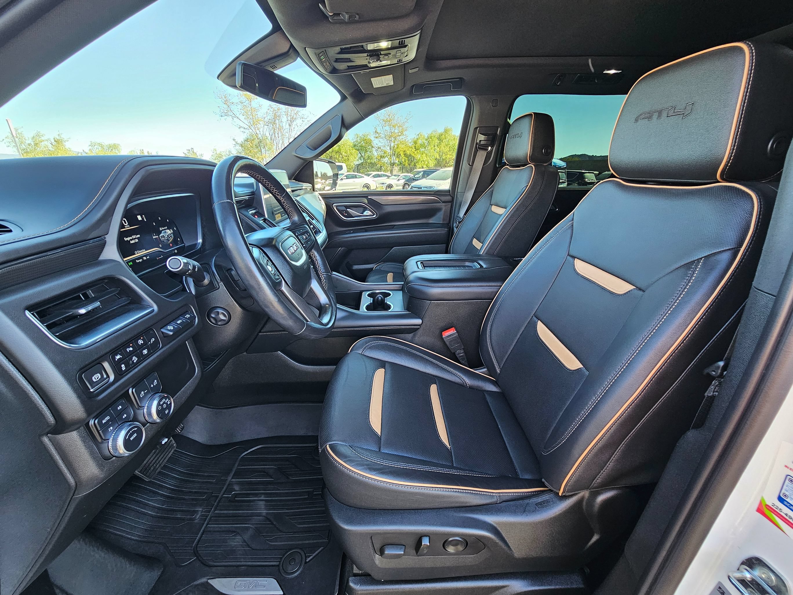 Used 2022 GMC Yukon XL AT4 w/ Technology Package AWD/4WD image 21
