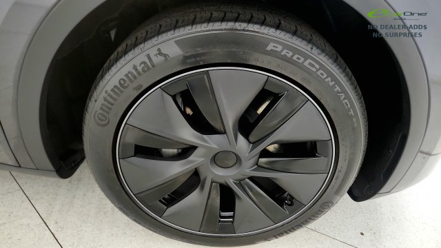Used 2025 Tesla Model Y Long Range RWD image 83