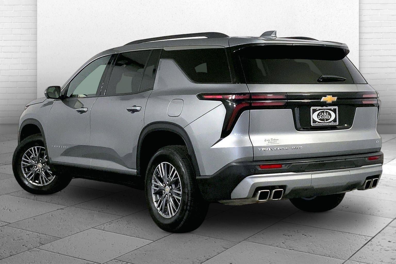 Used 2024 Chevrolet Traverse LT AWD/4WD image 11