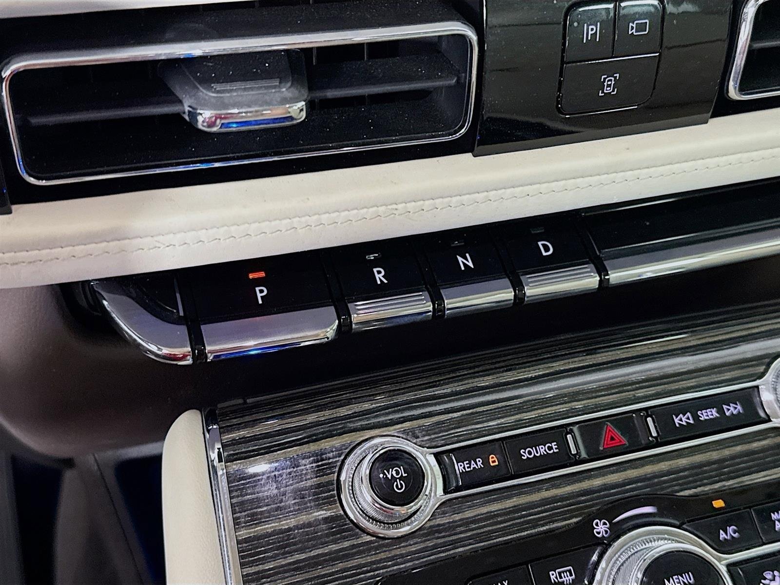 Used 2023 Lincoln Aviator Black Label w/ Dynamic Handling Package image 20