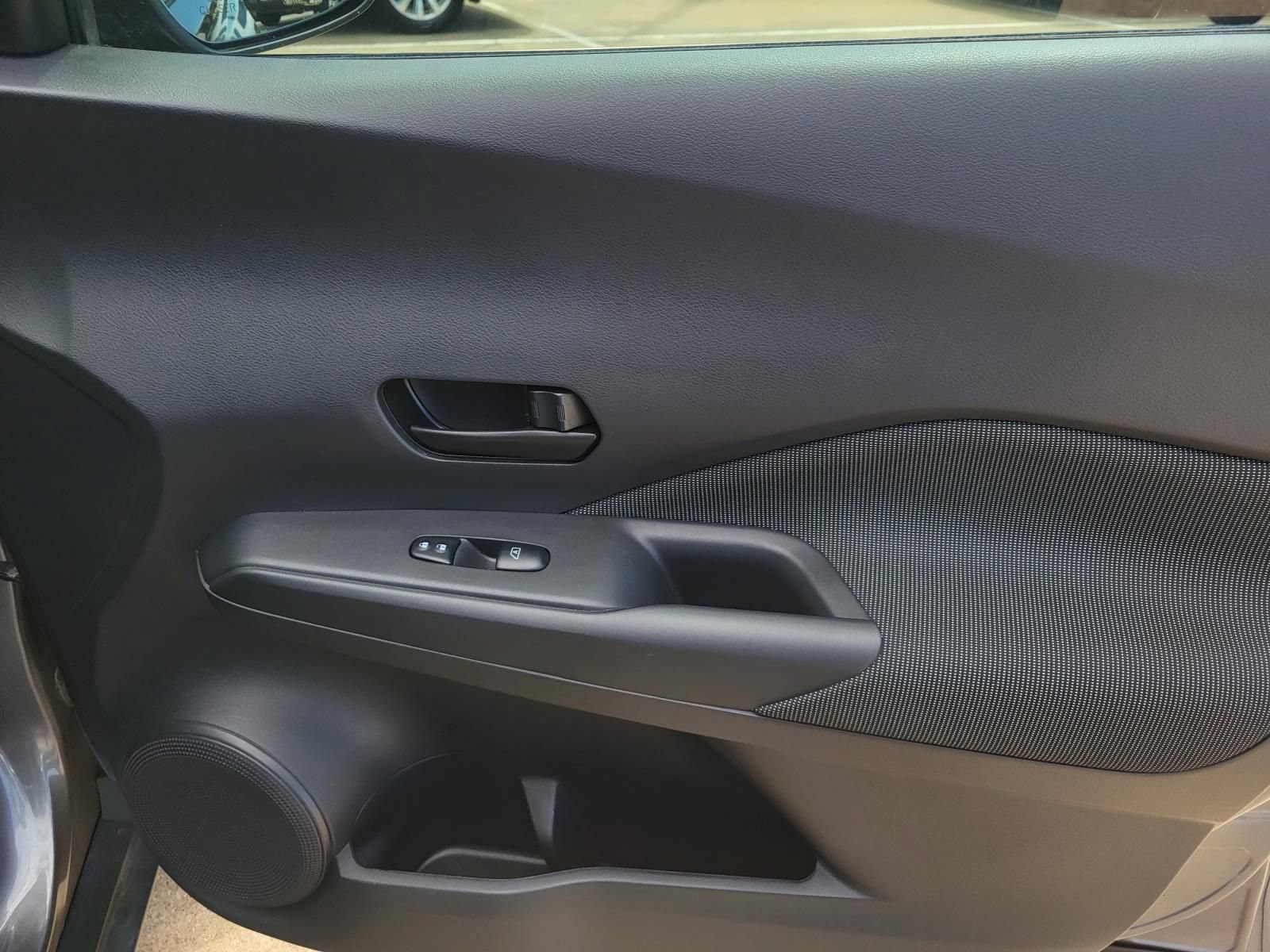 Used 2020 Nissan Kicks S FWD image 6