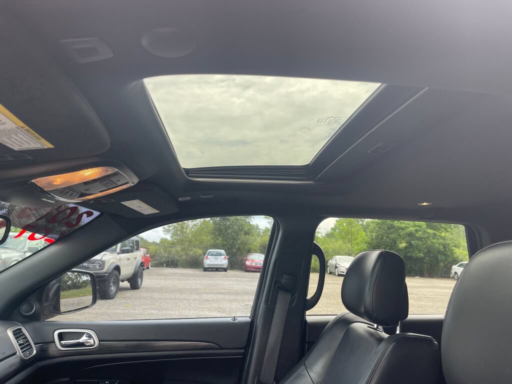 Used 2019 Jeep Grand Cherokee Altitude AWD/4WD image 9