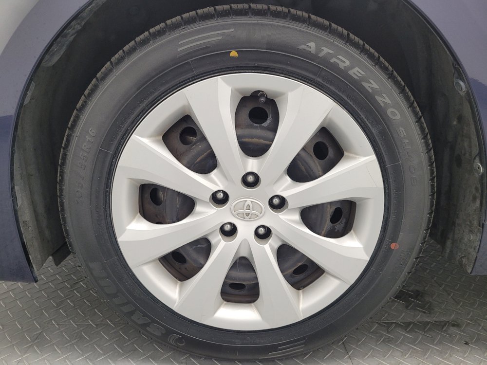 Used 2021 Toyota Corolla LE w/ Carpet Mat Package (TMS) FWD image 31