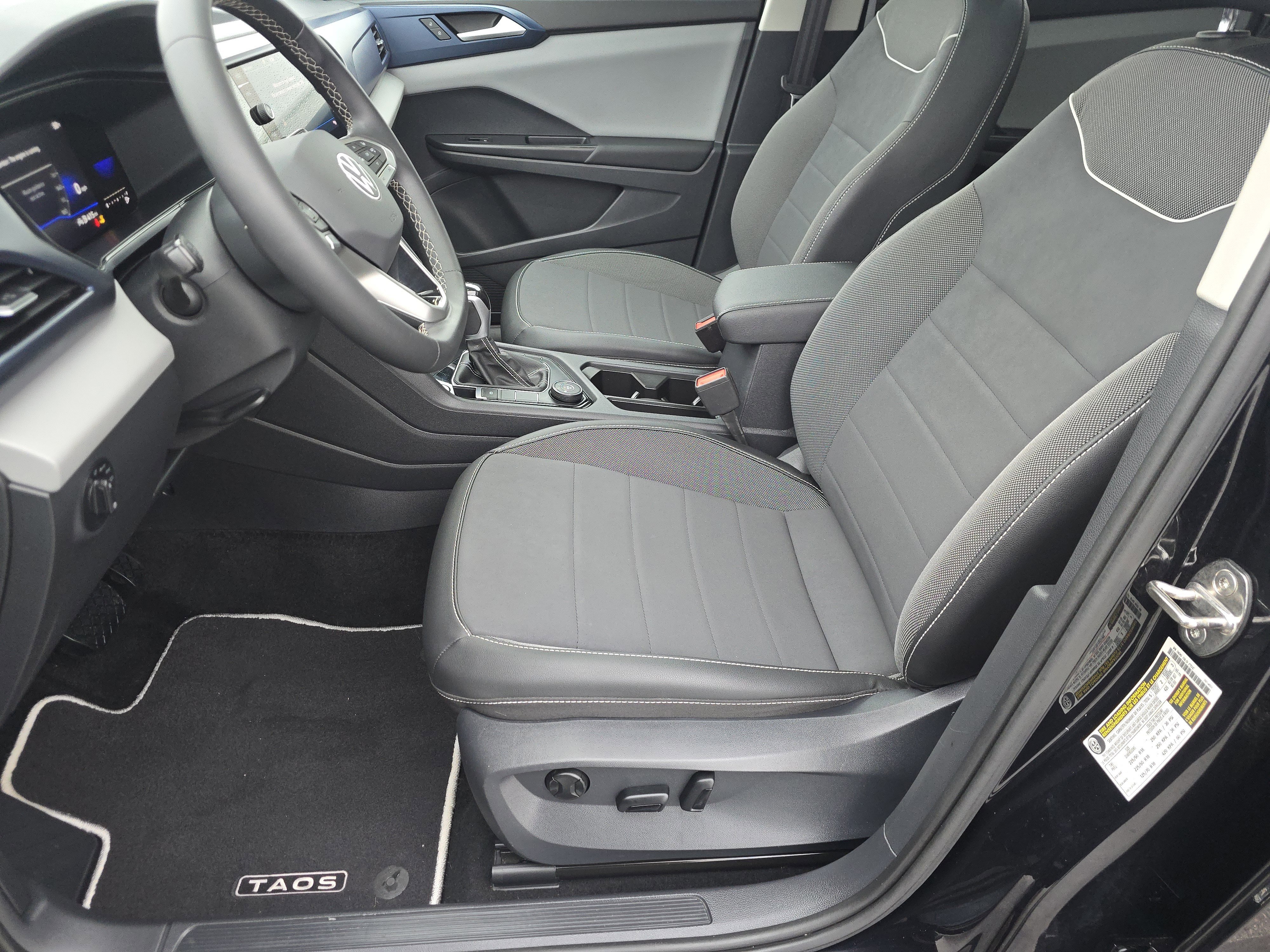 Certified 2023 Volkswagen Taos SE w/ Panoramic Sunroof Package image 18