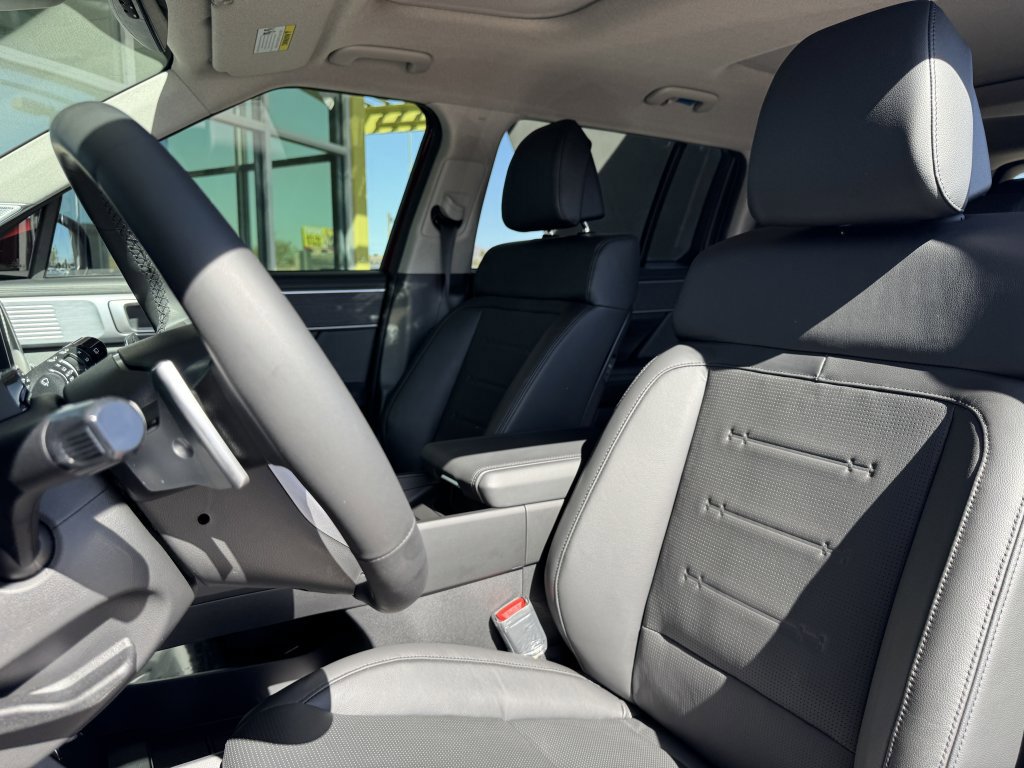 Used 2024 Hyundai Santa Fe Limited image 36