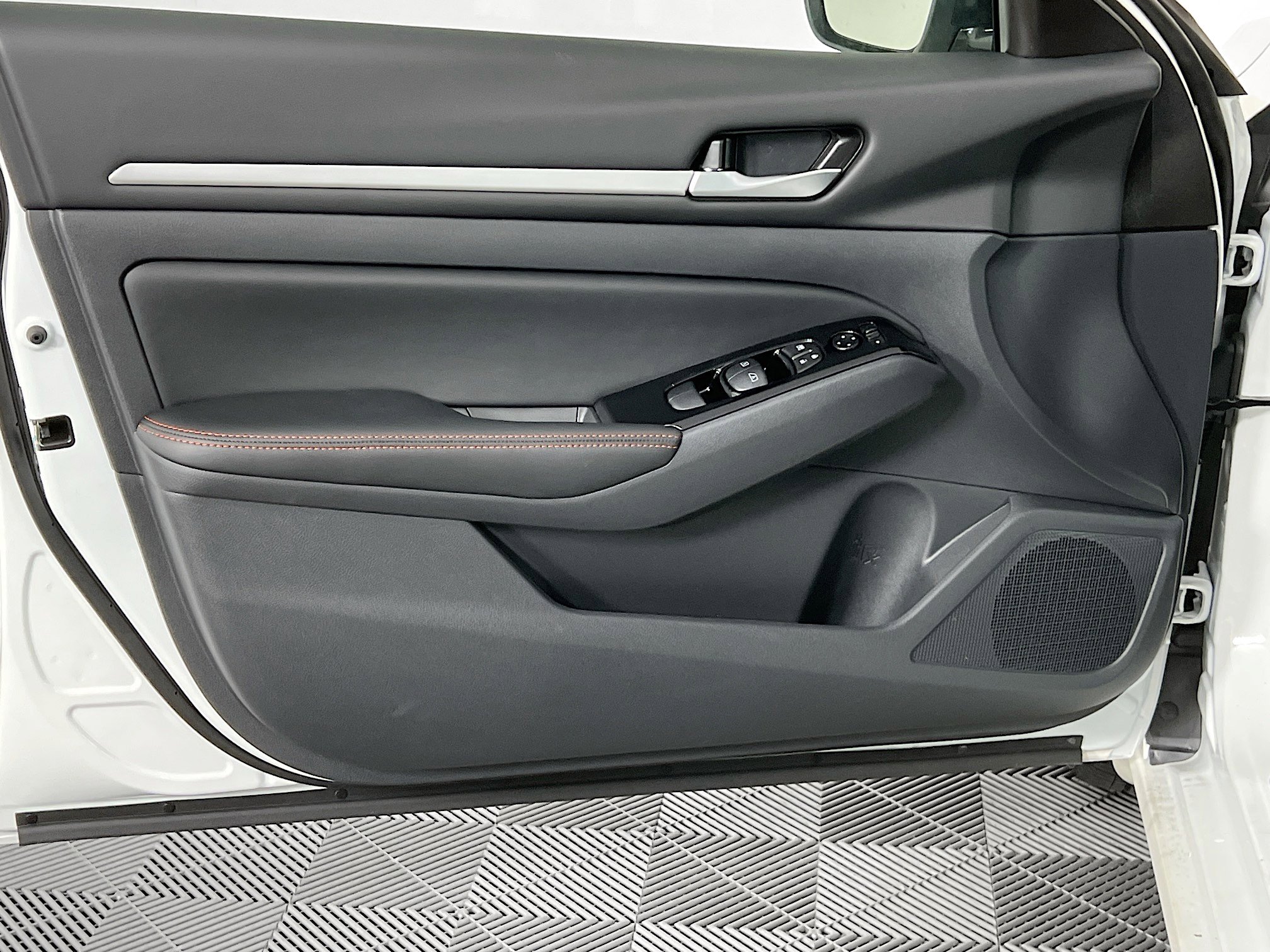 New 2025 Nissan Altima 2.5 SR image 19