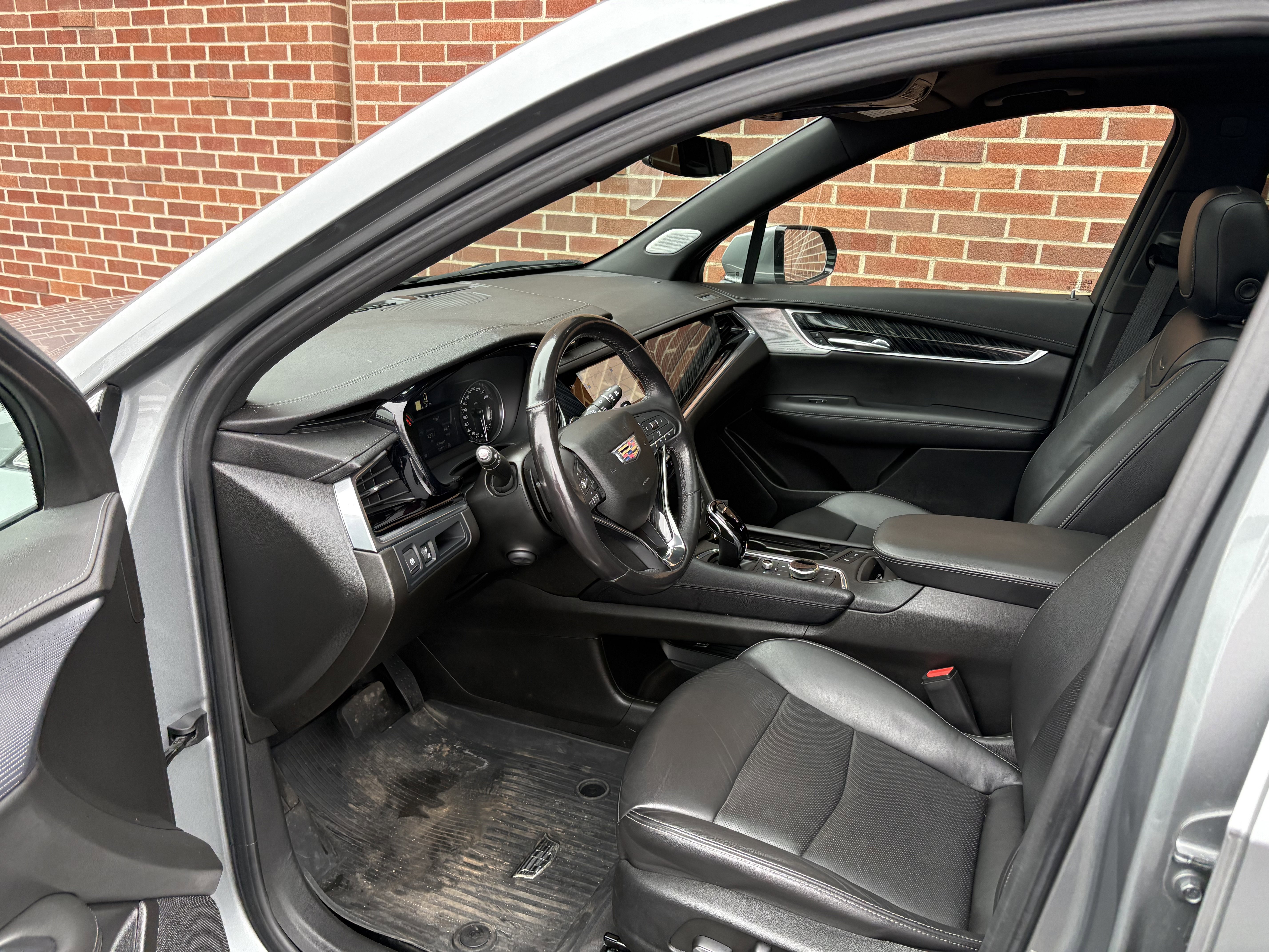 Certified 2023 Cadillac XT6 Premium Luxury image 3