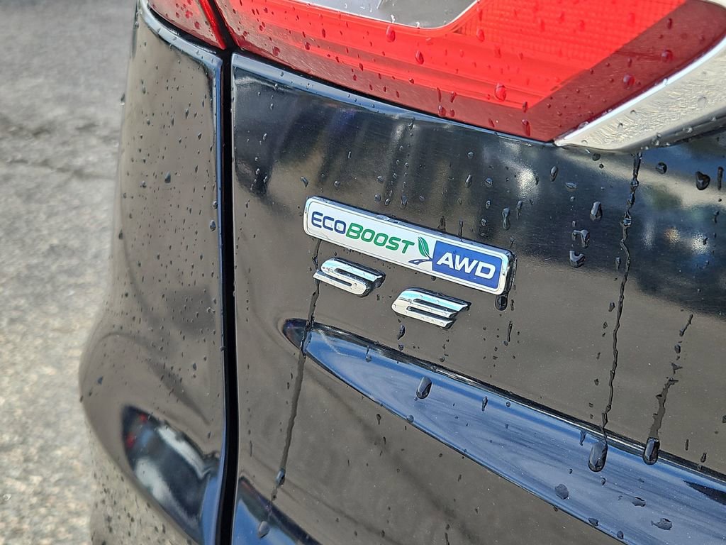 Used 2020 Ford Fusion SE image 32