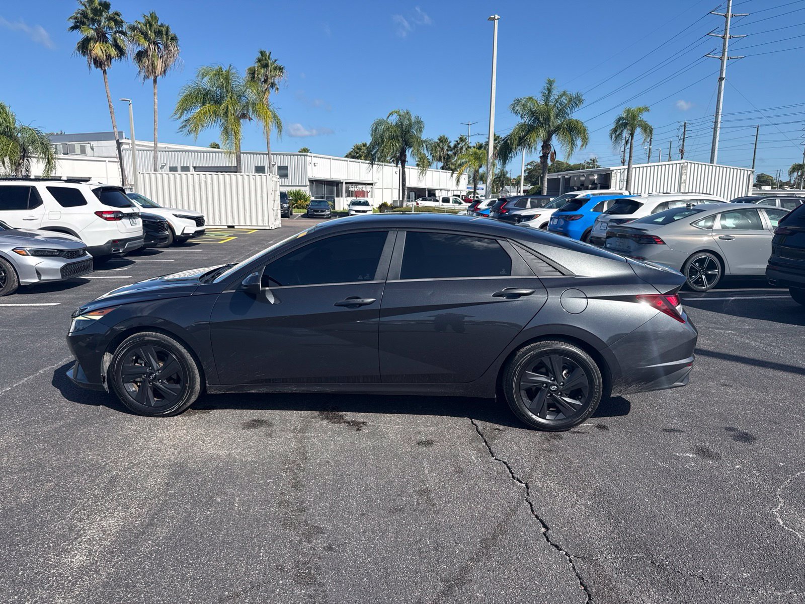Used 2023 Hyundai Elantra SEL FWD image 4