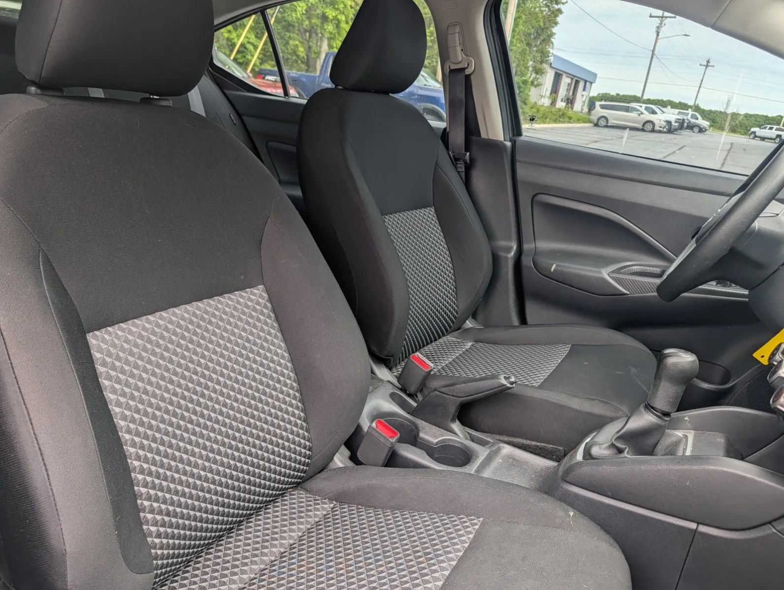 Used 2022 Nissan Versa S FWD image 12