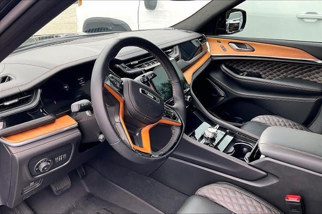 Used 2025 Jeep Grand Cherokee L Summit AWD/4WD image 5