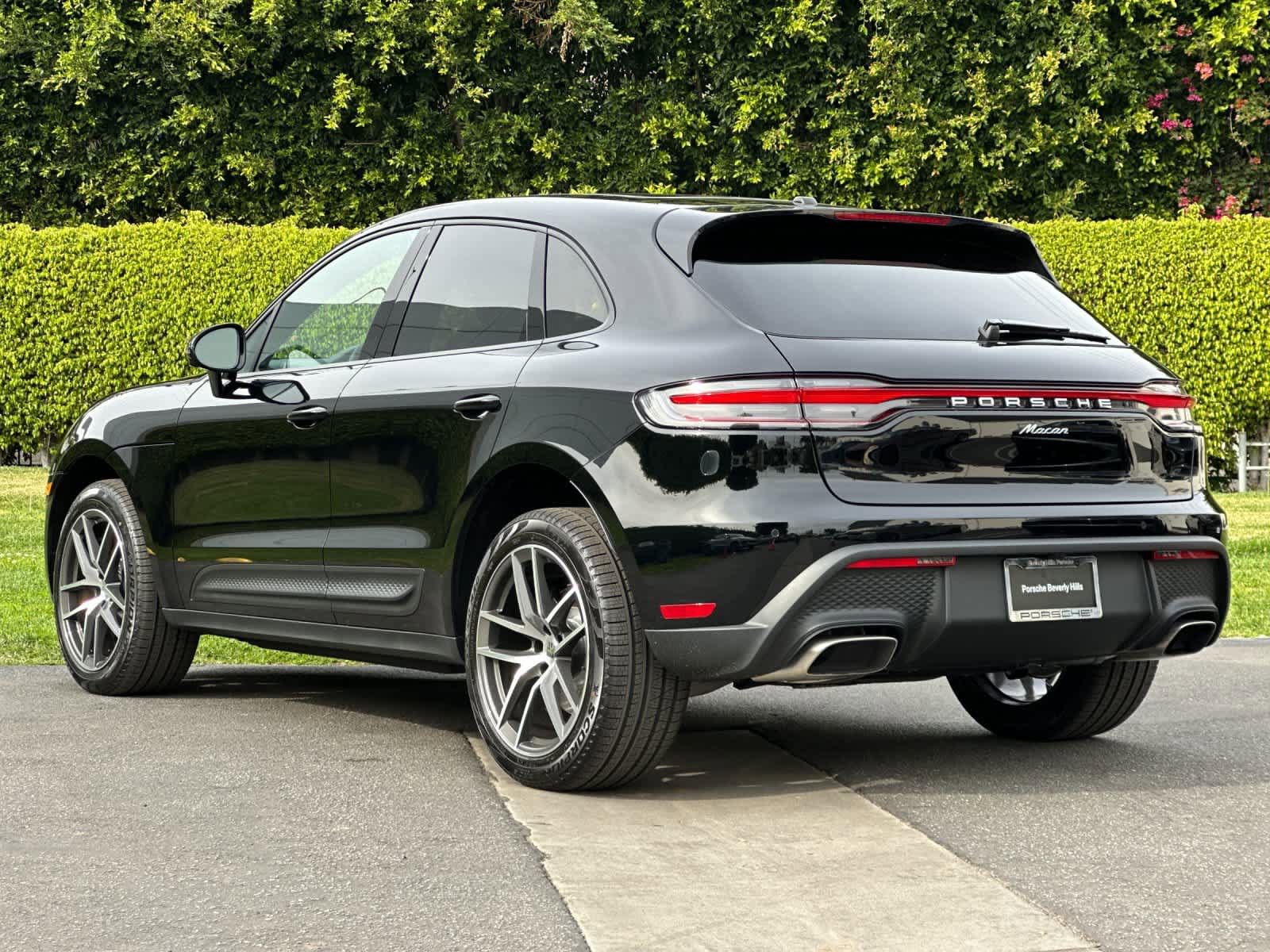 New 2026 Porsche Macan AWD/4WD image 3