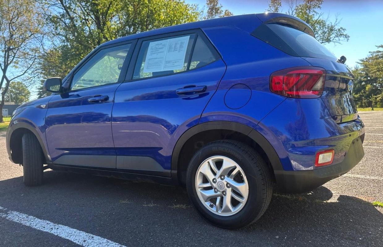 Used 2021 Hyundai Venue SE image 3