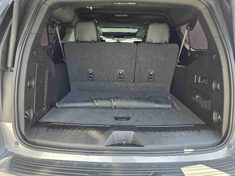 Used 2021 GMC Yukon XL SLT w/ SLT Premium Package image 14