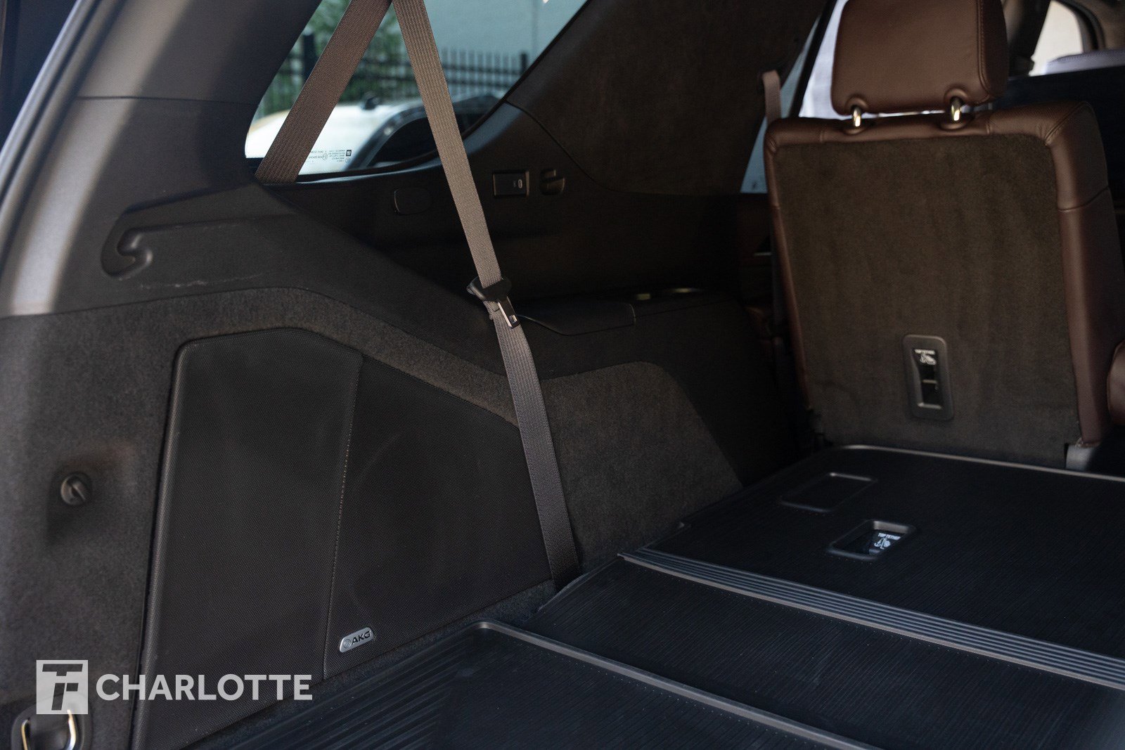 Used 2023 Cadillac Escalade V w/ LPO, ONYX Package image 36