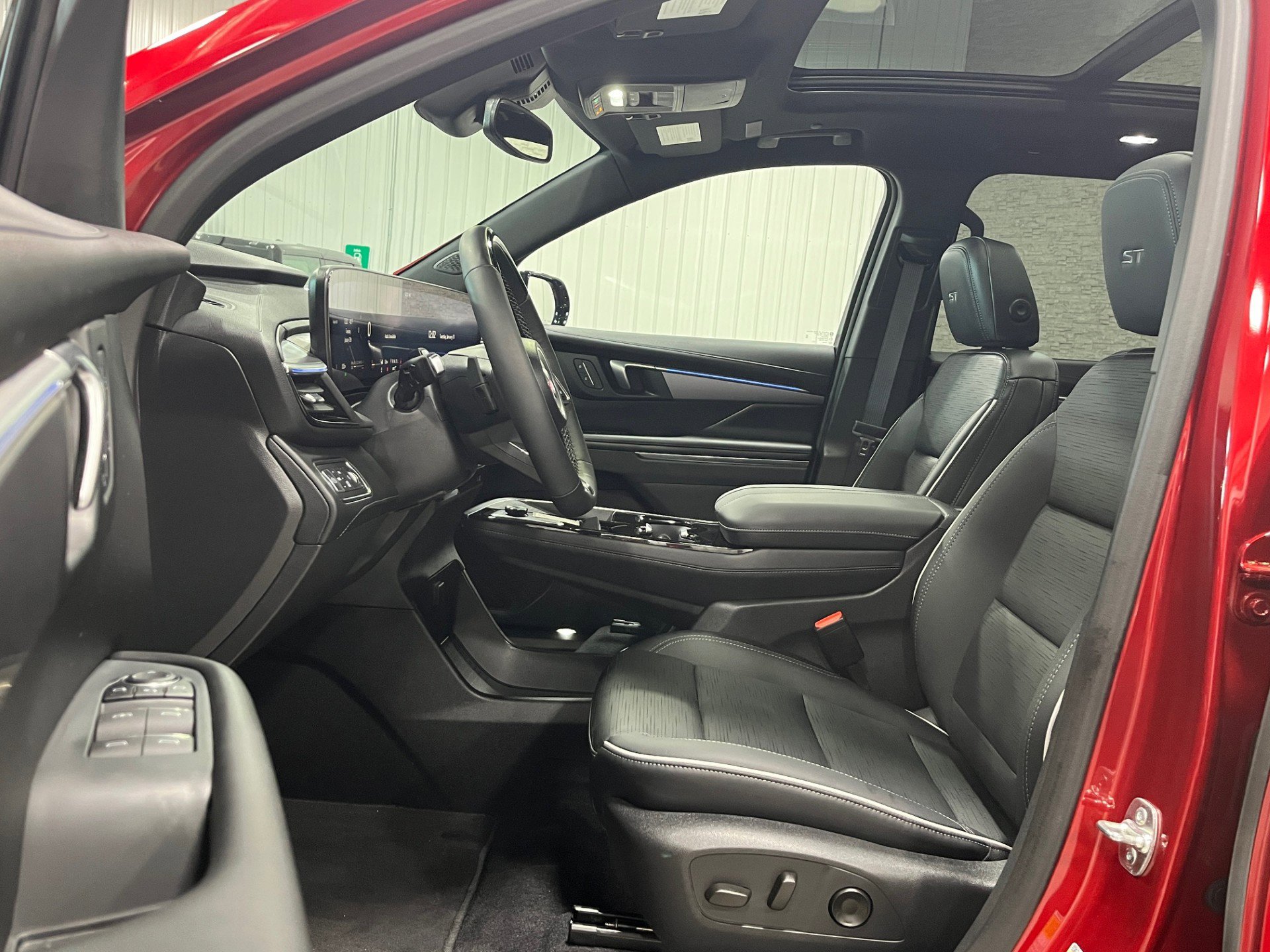 Certified 2025 Buick Enclave Sport Touring w/ Super Cruise Package image 13