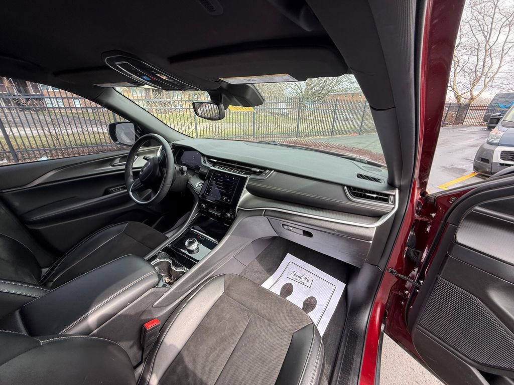 Used 2023 Jeep Grand Cherokee L Laredo image 13