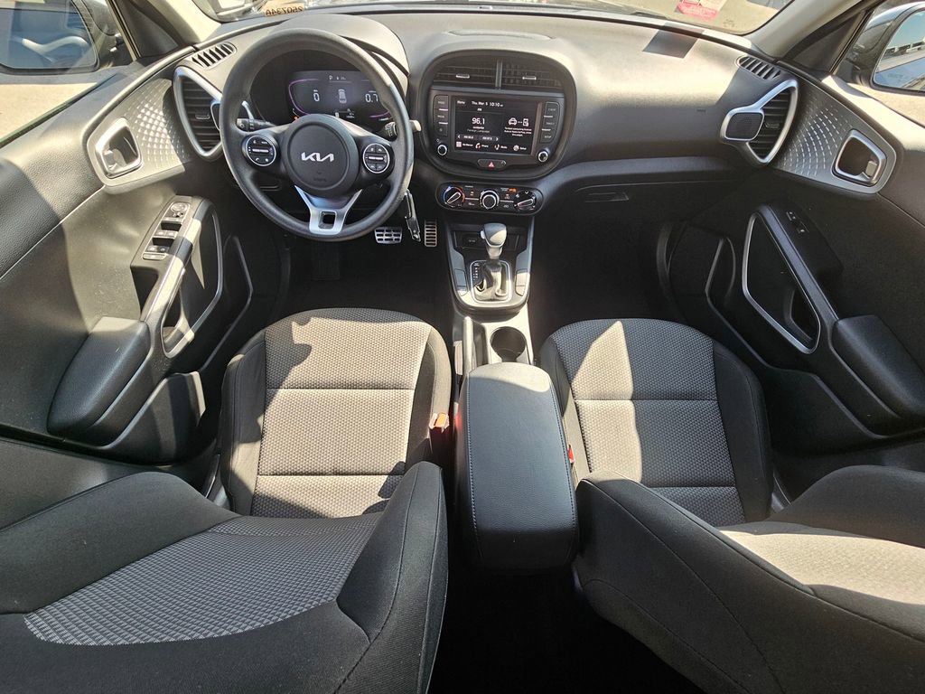Used 2023 Kia Soul LX image 25