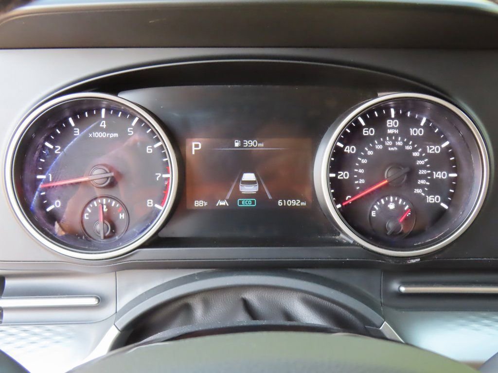 Used 2024 Kia Carnival LX FWD image 24