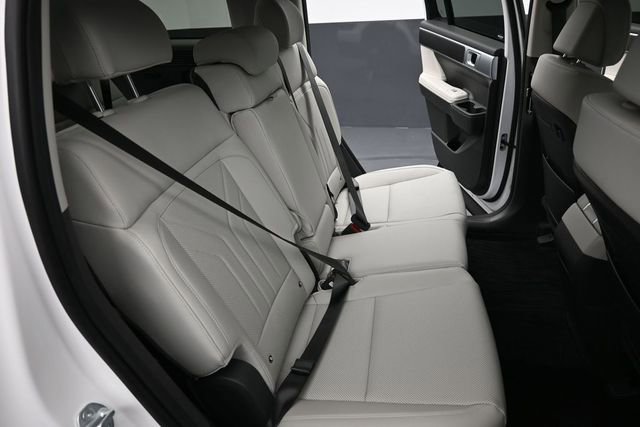 Used 2025 Hyundai Santa Fe SEL FWD image 25