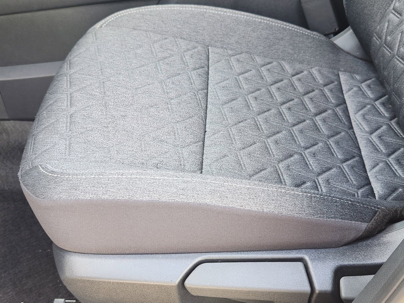 Used 2026 Nissan Kicks SV w/ Charging Package image 26