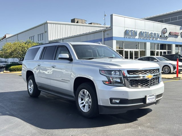 Used 2015 Chevrolet Suburban LT w/ Luxury Package AWD/4WD image 2