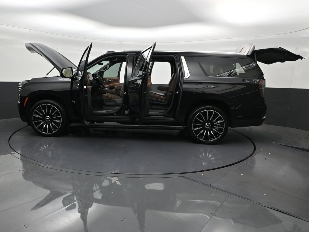 Used 2026 Chevrolet Suburban High Country AWD/4WD image 35