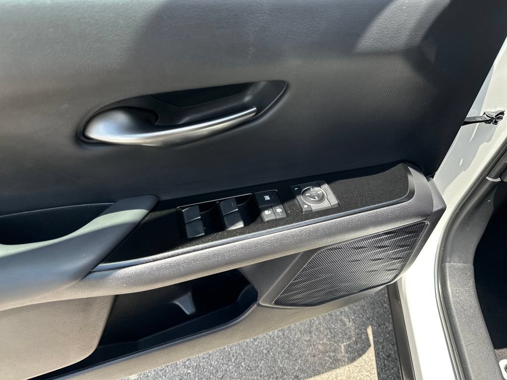 Used 2021 Lexus UX 200 w/ Accessory Package (Z2) FWD image 18