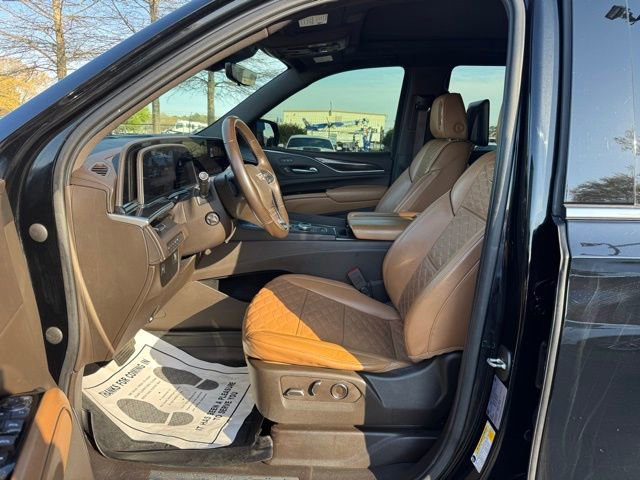 Used 2021 Cadillac Escalade Premium Luxury image 15