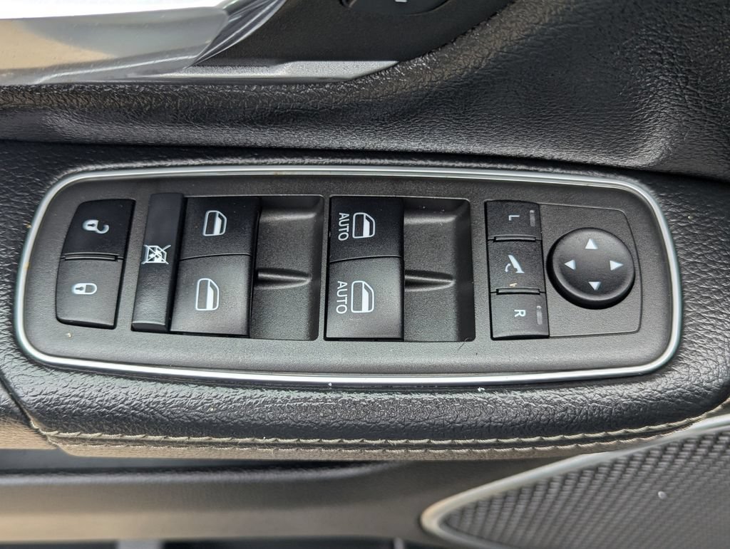 Used 2022 RAM 1500 Laramie AWD/4WD image 16