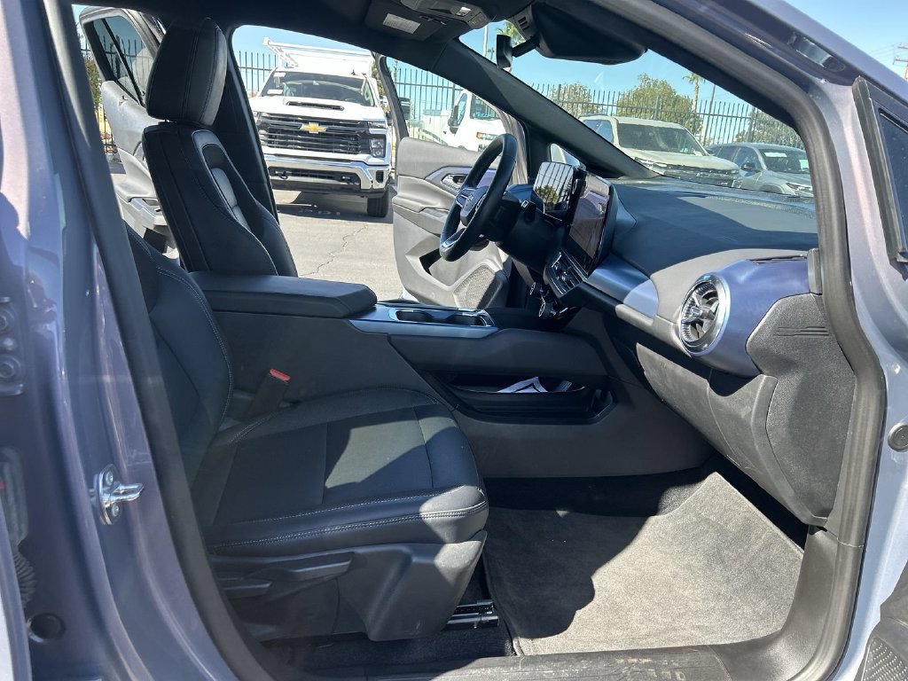 Used 2024 Chevrolet Equinox EV LT FWD image 32