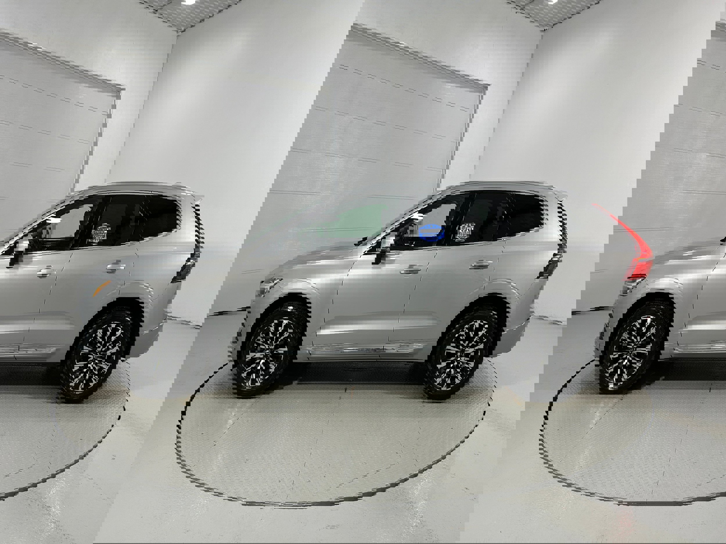 Used 2023 Volvo XC60 B5 Plus image 18