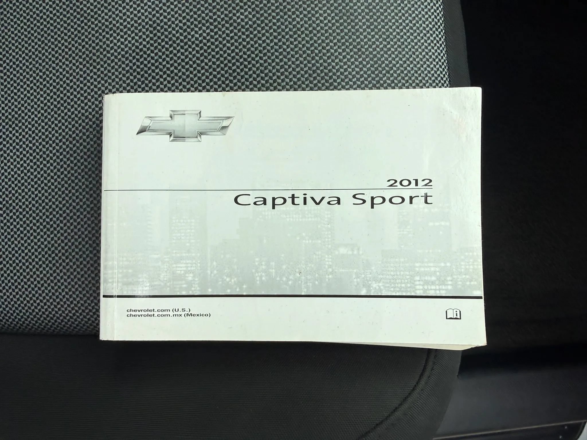 Used 2012 Chevrolet Captiva Sport LT FWD image 28