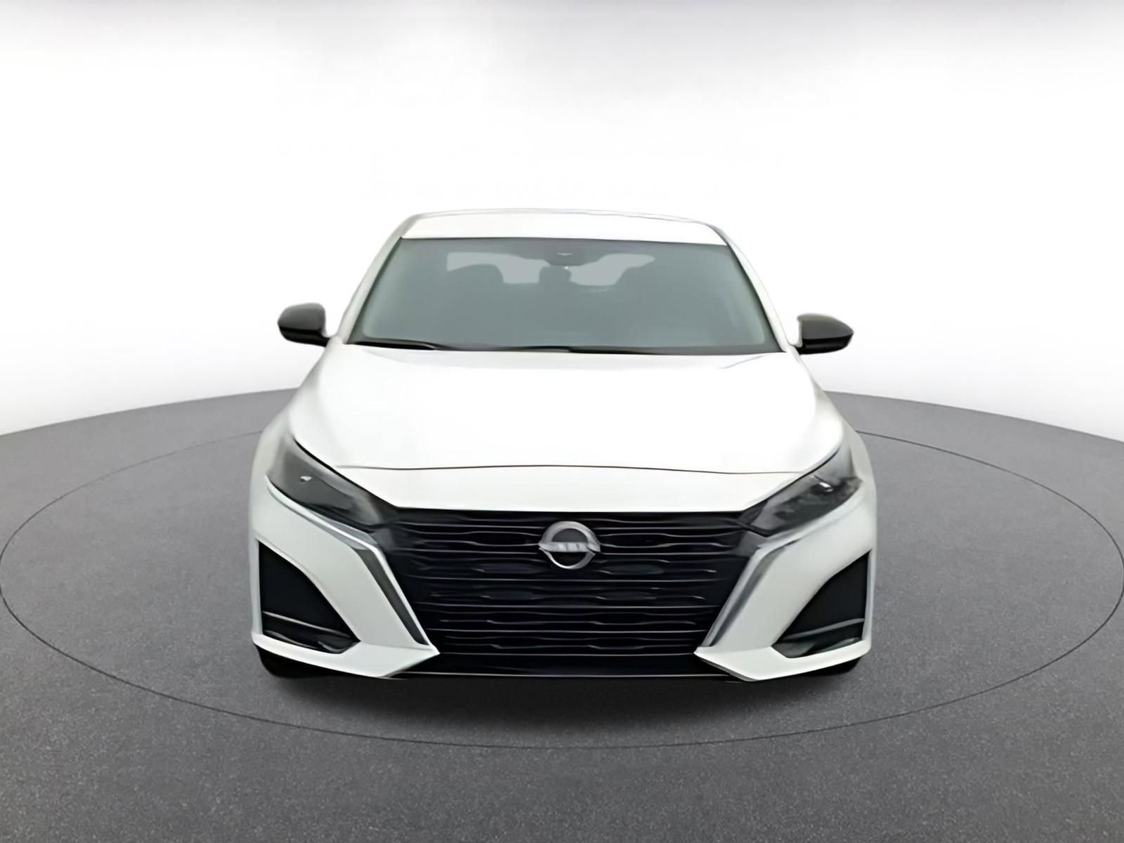 Used 2025 Nissan Altima 2.5 SV image 4