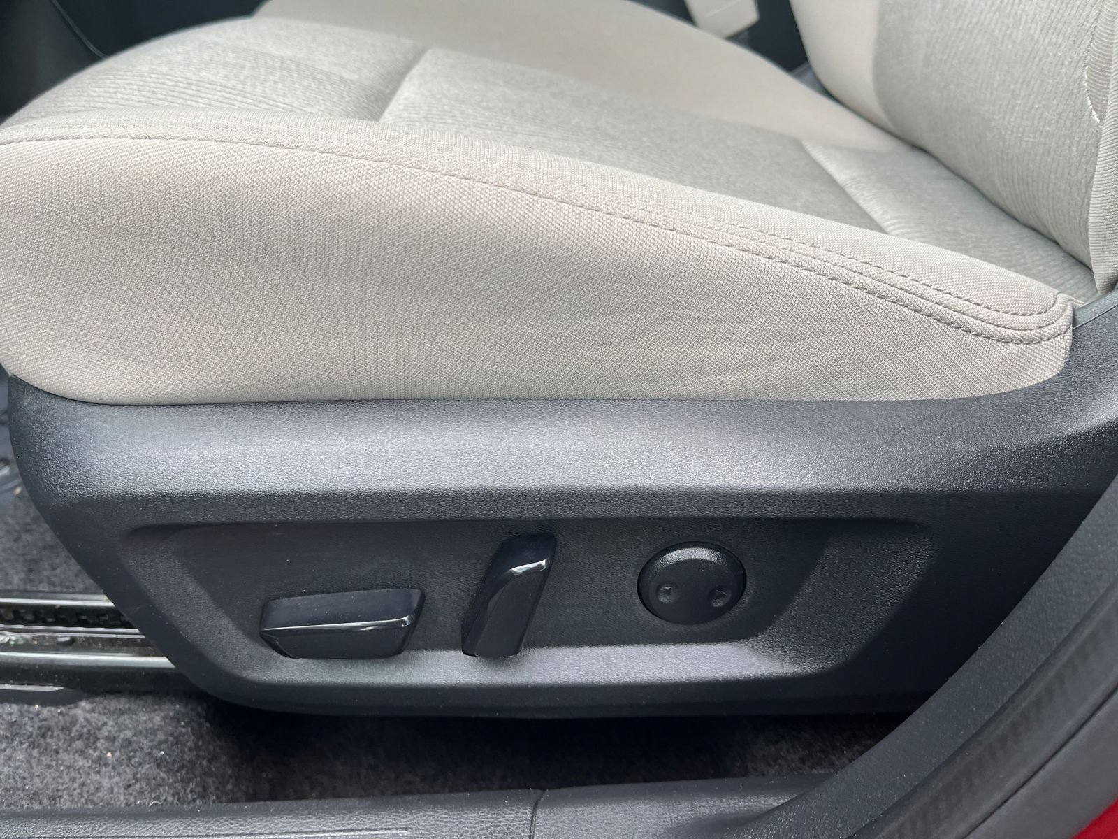 Used 2025 Nissan Rogue SV AWD/4WD image 23