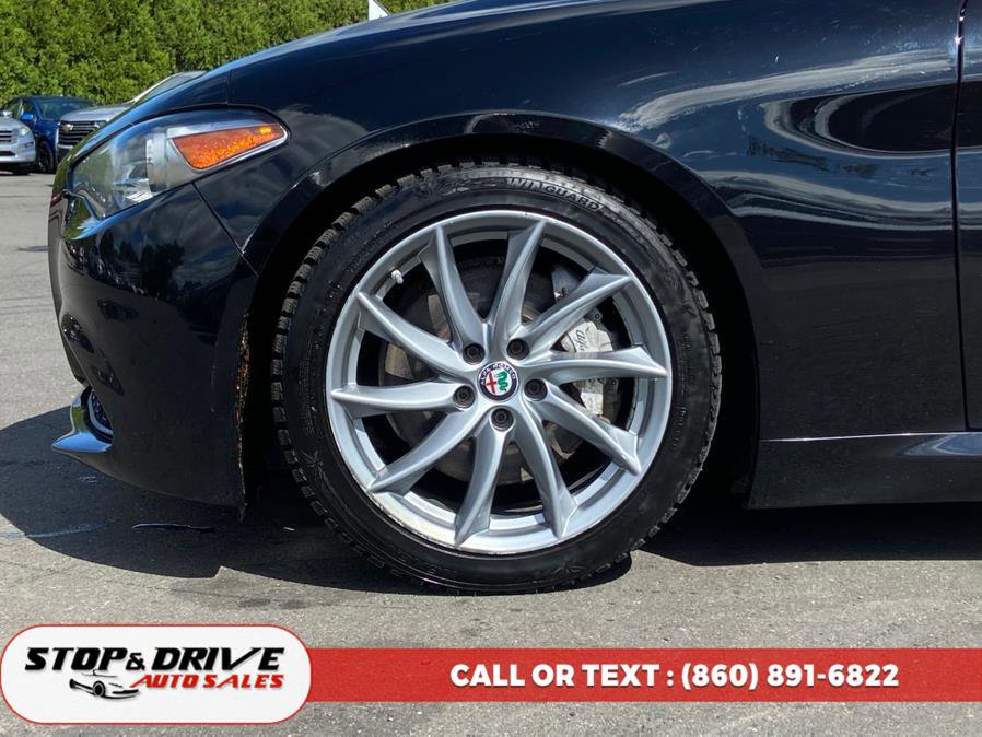 Used 2018 Alfa Romeo Giulia image 9