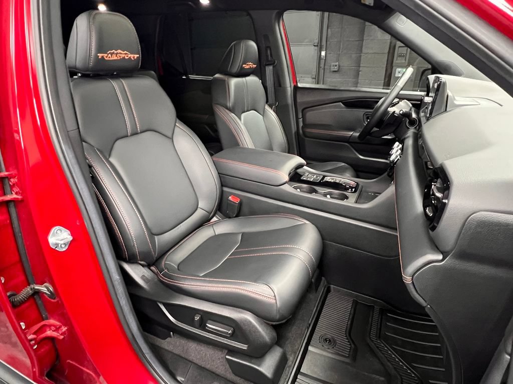 Used 2025 Honda Pilot TrailSport image 7