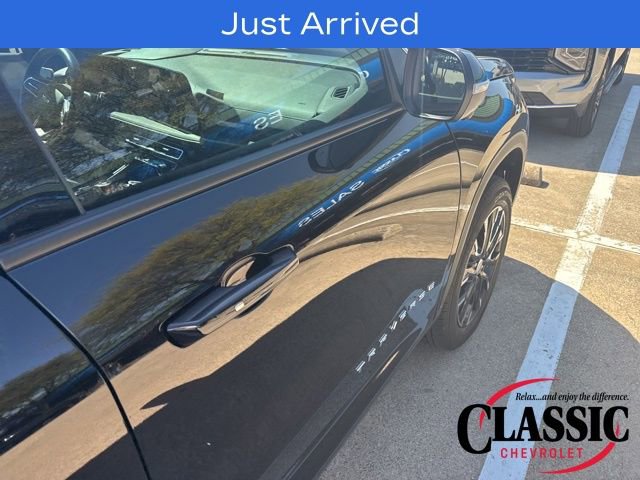 Used 2025 Chevrolet Traverse LT w/ Sun and Wheel Package image 23