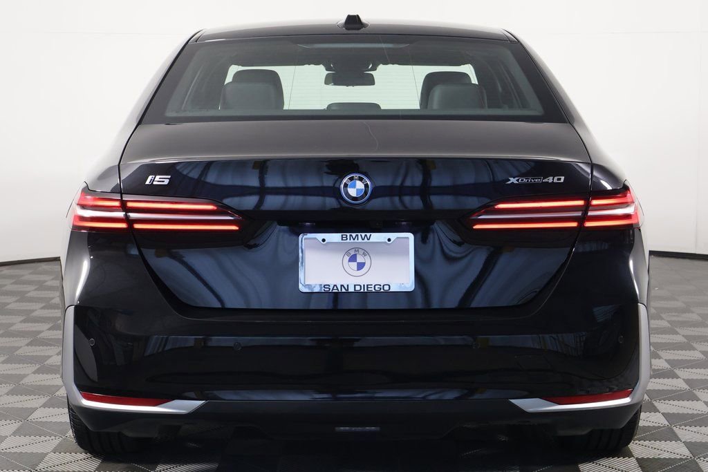 Used 2025 BMW i5 xDrive40 image 5