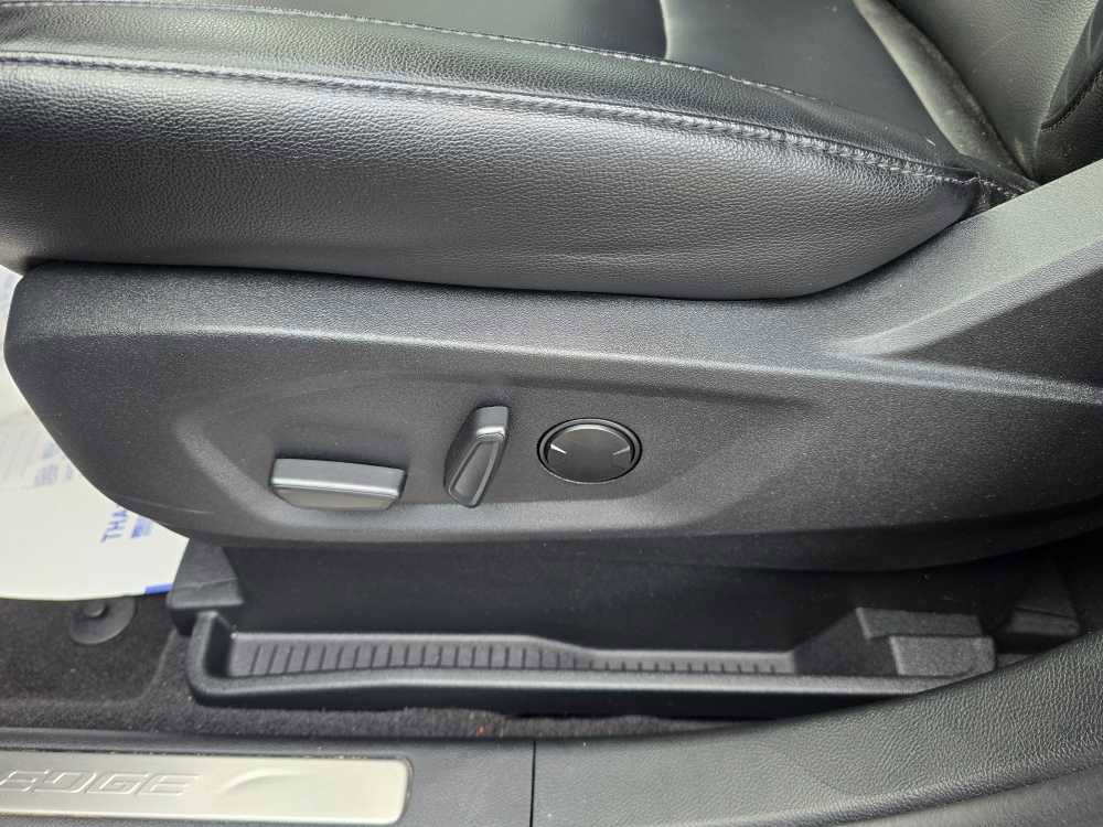 Used 2024 Ford Edge Titanium image 19