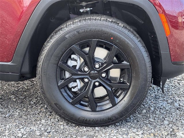 New 2025 Jeep Grand Cherokee L Laredo image 25