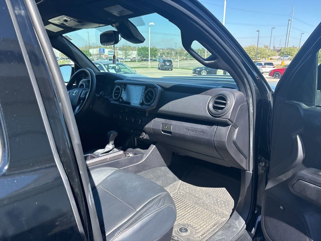 Used 2022 Toyota Tacoma TRD Sport w/ TRD Premium Sport Package image 27
